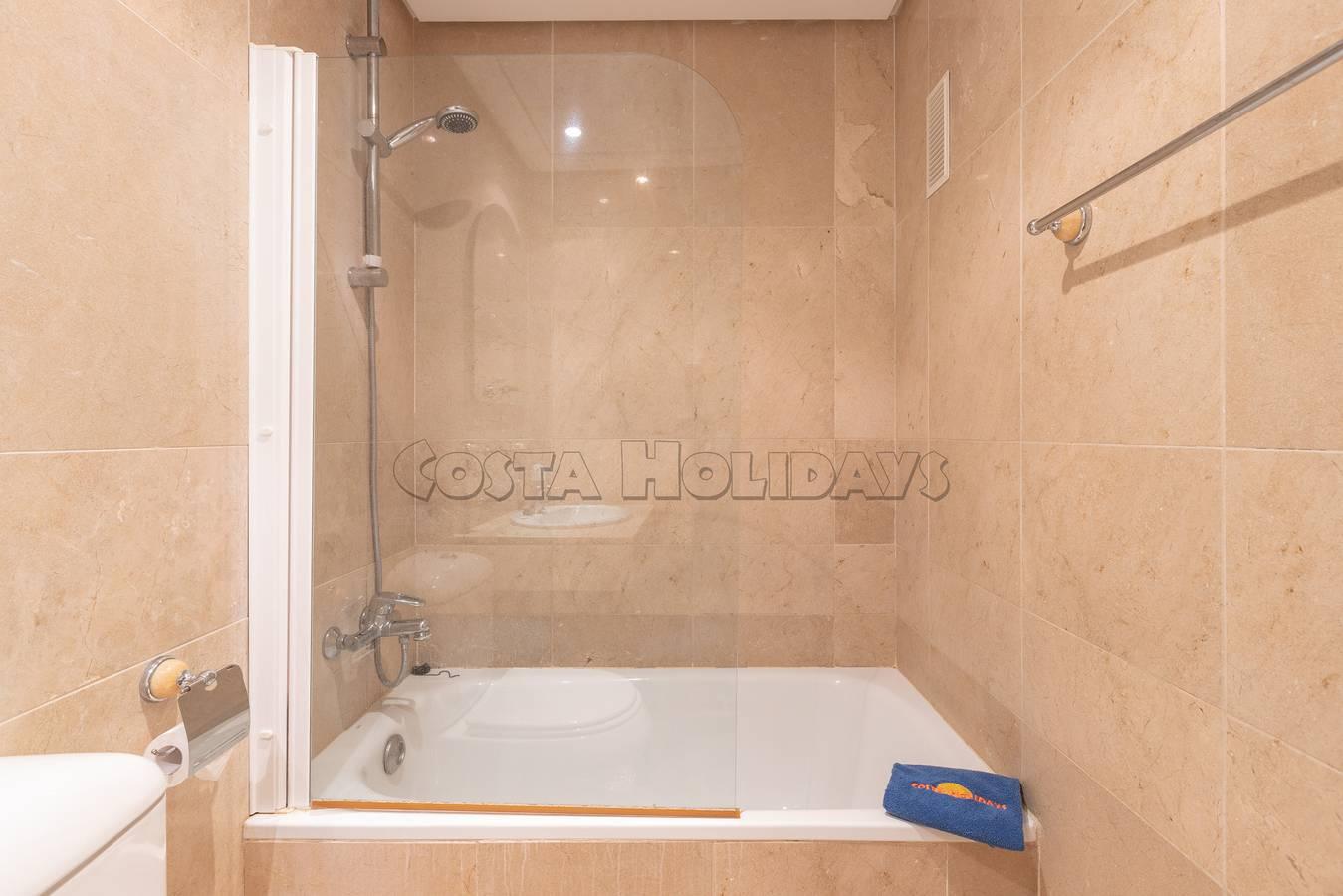 Marina real 225 in Puerto de la Duquesa, Manilva, Spanje voor 4 personen foto 24
