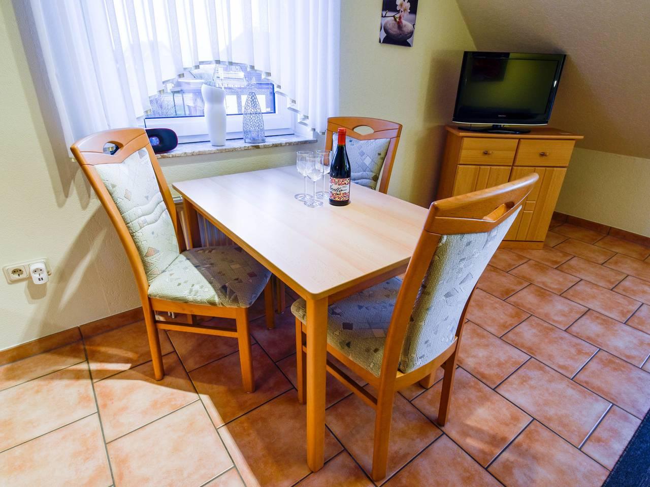 Tjalkstrasse met 1 slaapkamer en binnenzwembad in Norddeich, Duitsland voor 2 personen foto 9