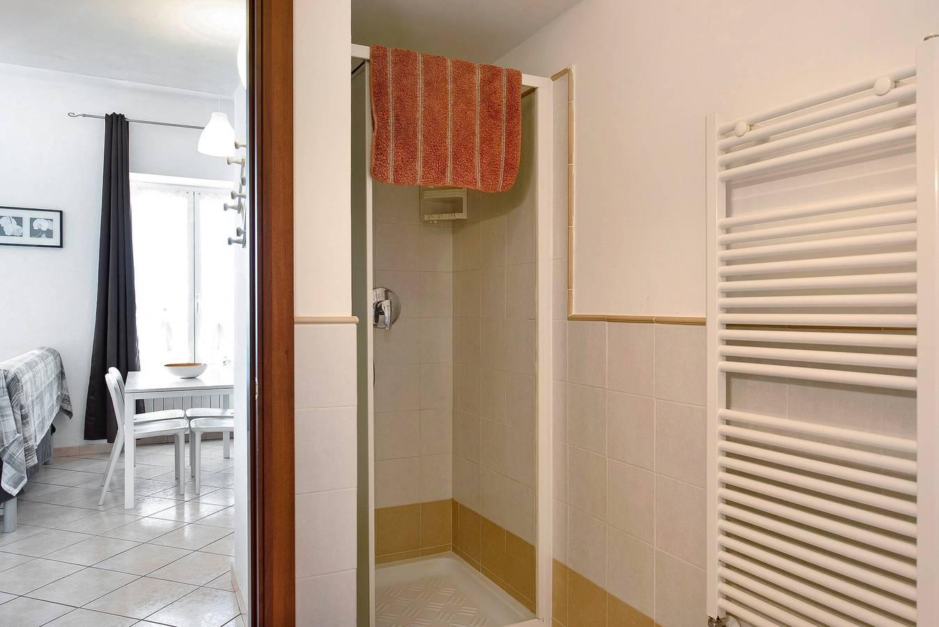 Vakantieappartement met zeezicht en hond toegestaan in Varazze (City), Varazze, Italië voor 6 personen foto 19