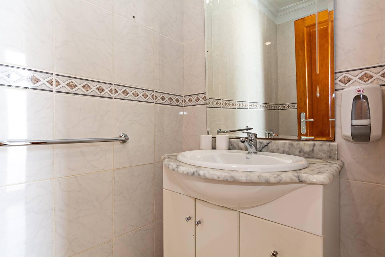 3Br Home - Private Heated Pool - Parking in Playa Blanca, Yaiza, Spanje voor 6 personen foto 23
