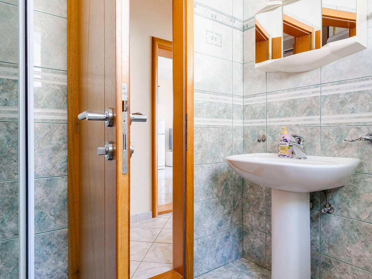 Vakantieappartement met zeezicht en airconditioning in Obrovac, Zadar, Kroatië voor 3 personen foto 19