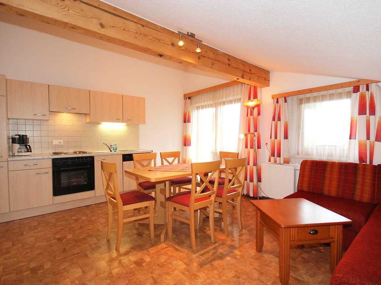 Gasteighof met 2 slaapkamers en binnenzwembad in Tux Alps, Fügen, Oostenrijk voor 6 personen foto 4