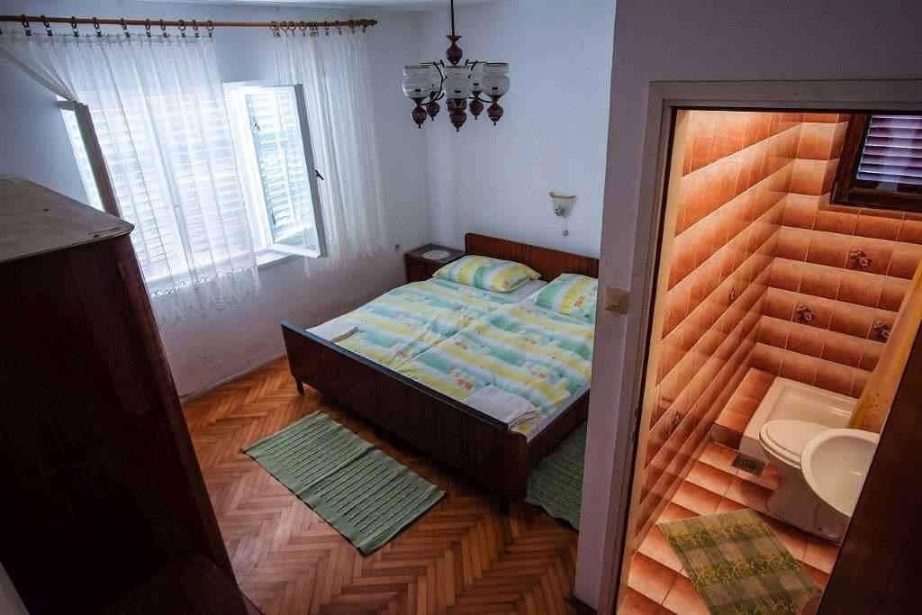 Vakantiewoning met terras en airconditioning in Kaštel (Barbat), Barbat na Rabu, Kroatië voor 9 personen foto 21