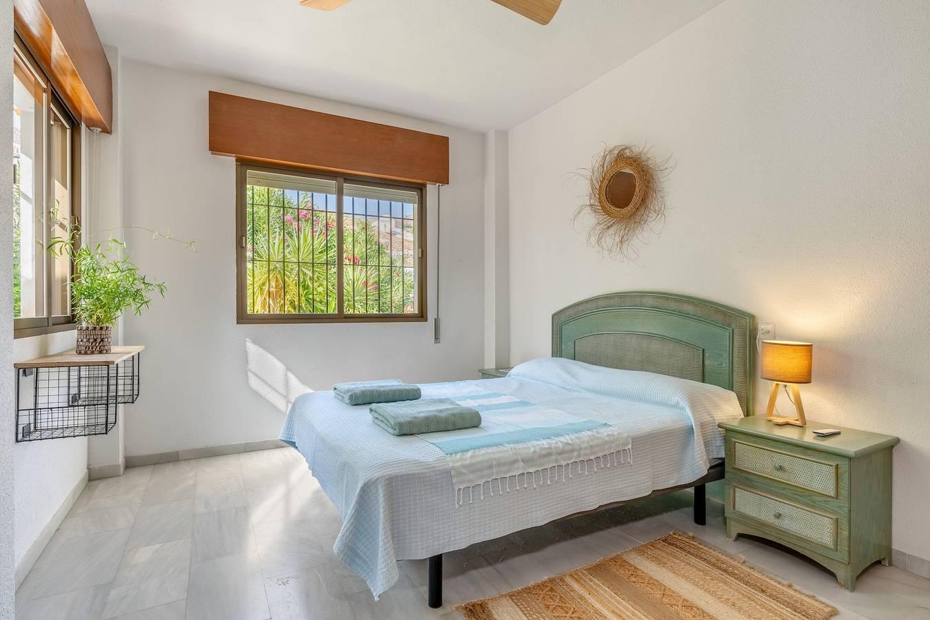 Villa Andaluza met zeezicht, zwembad, tuin & Wi-Fi in Curumbico, Almuñecar, Spanje voor 6 personen foto 19