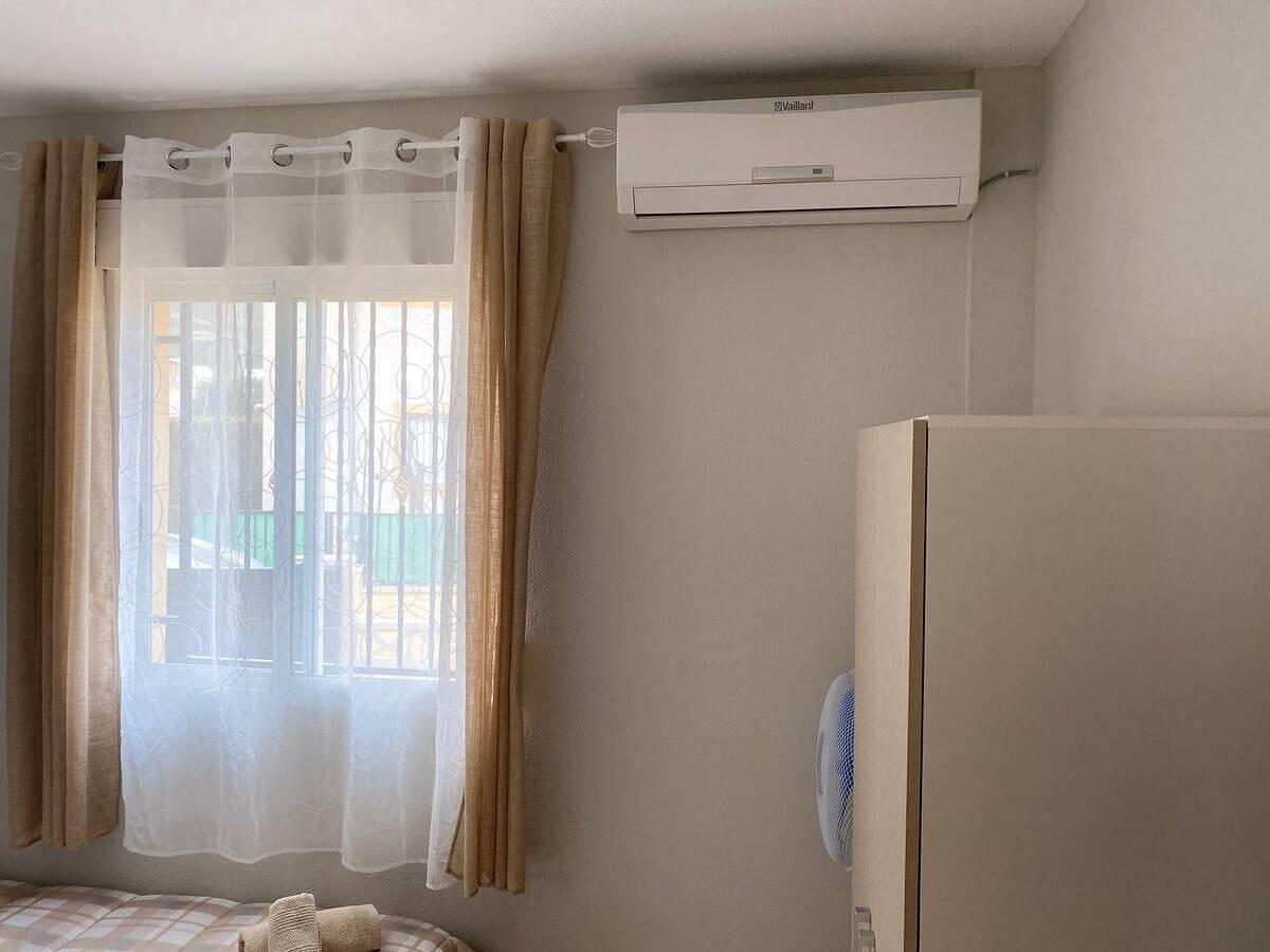 Bungalow "Alberca La Nucia" met uitzicht op de bergen, terras & Wifi in Polop, Costa Blanca, Spanje voor 4 personen foto 20