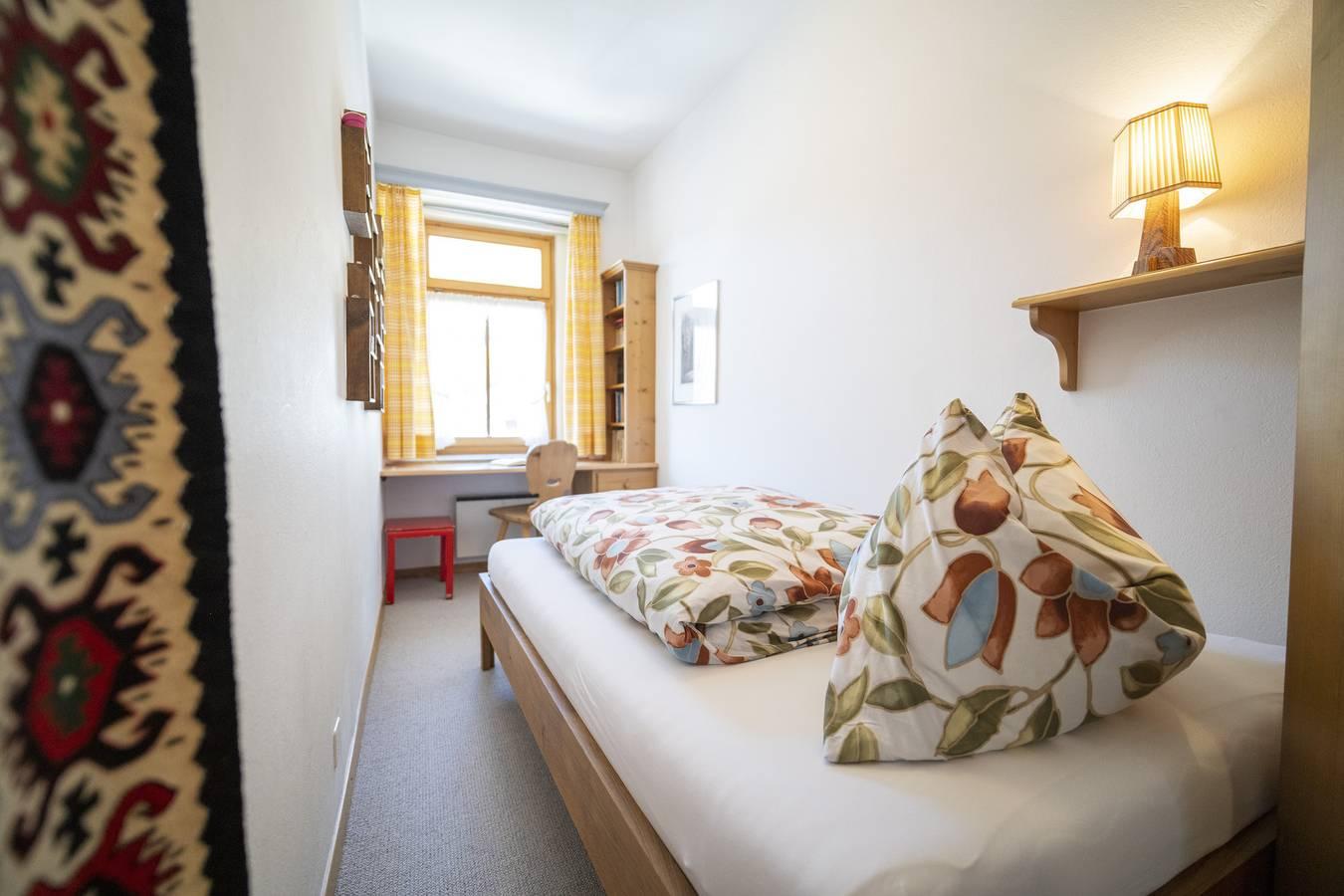 Chasa Suot Chastè: 4.5-Zimmer-Attikawohnung direkt unter dem in Ardez, Lower Engadine, Zwitserland voor 5 personen foto 21