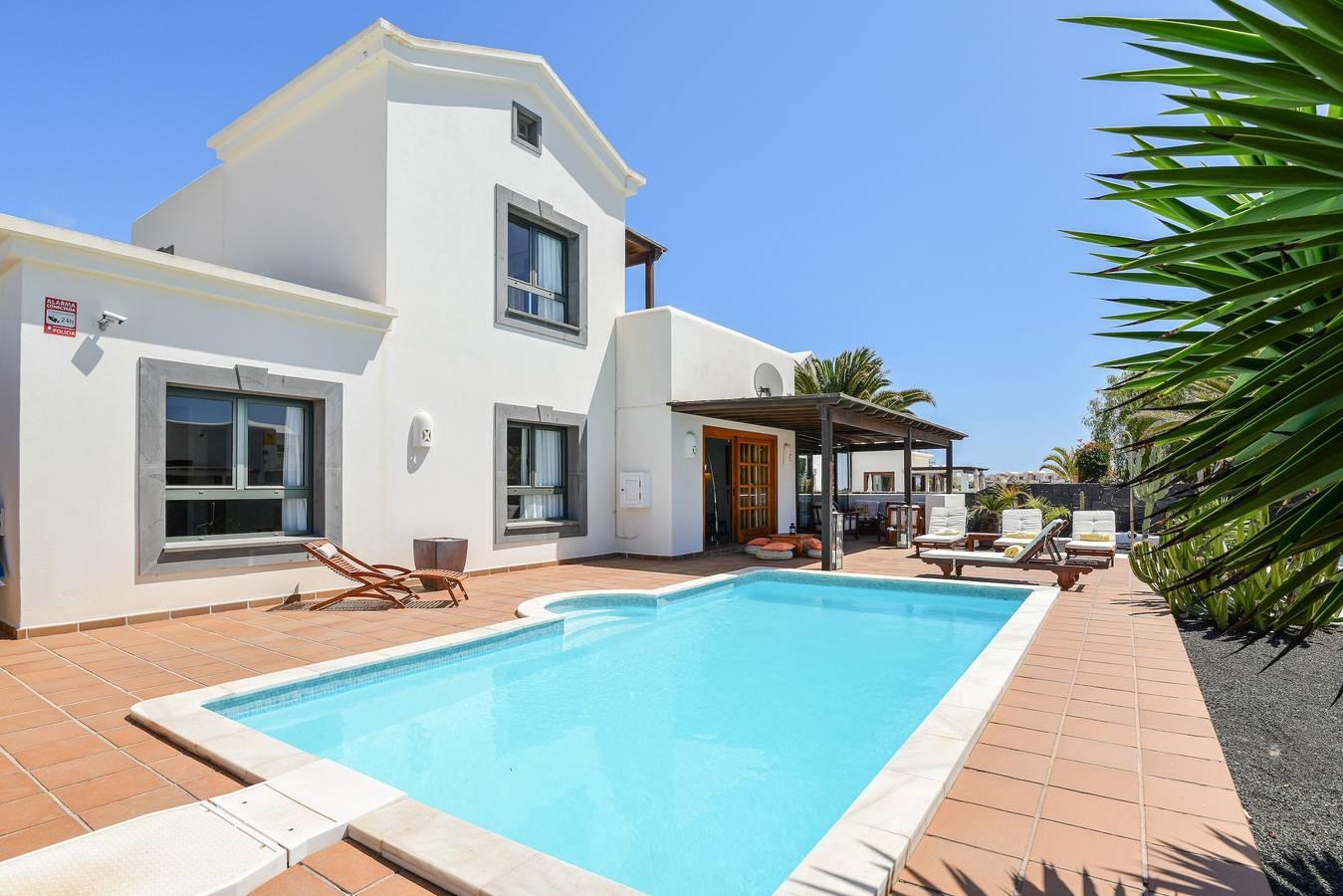 Villa "Marta" met zwembad, tuin en terras in Montaña Roja, Yaiza, Spanje voor 6 personen foto 24