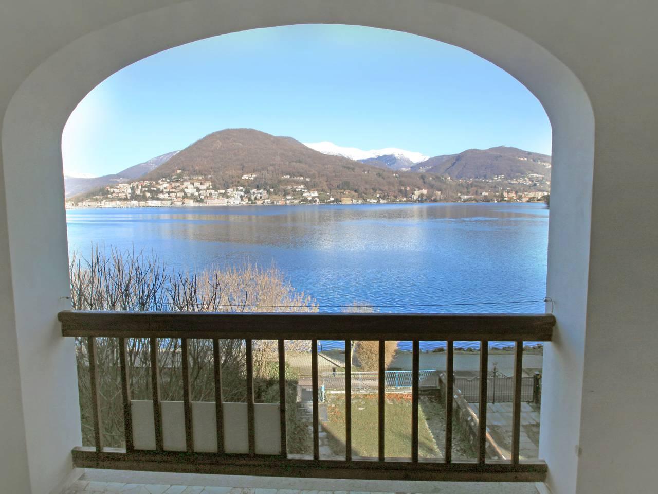 Lungolago in Lavena Ponte Tresa, Luganomeer (Lombardije), Italië voor 5 personen foto 20