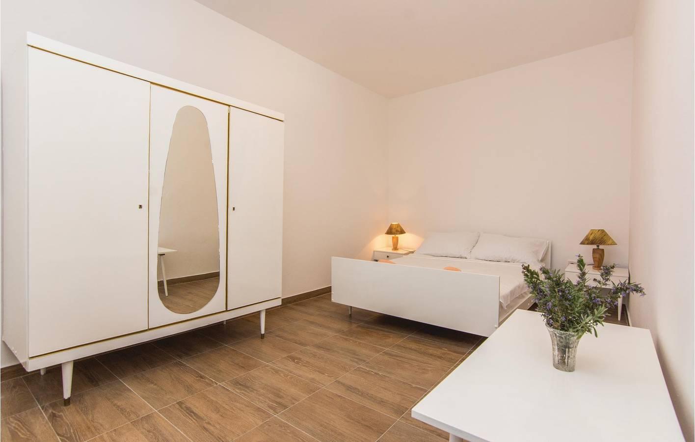 Charmant appartement met 2 slaapkamers, zwembad, terras en wifi vlak bij de kust in Zadar, Kroatië voor 8 personen foto 24