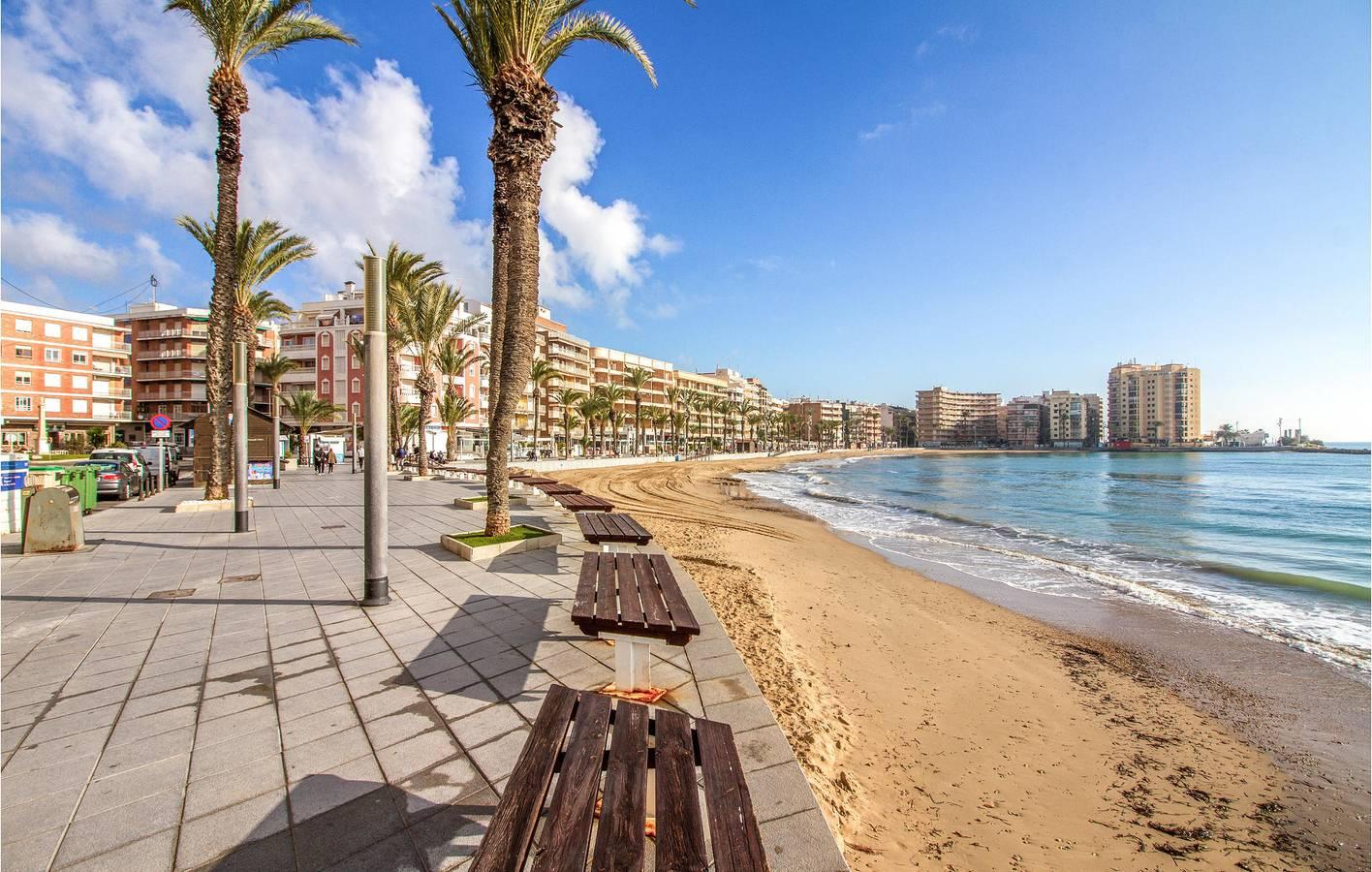 Appartement met terras aan het zwembad: AC, Vriezer, WiFi in Torrevieja Centre, Torrevieja, Spanje voor 2 personen foto 19