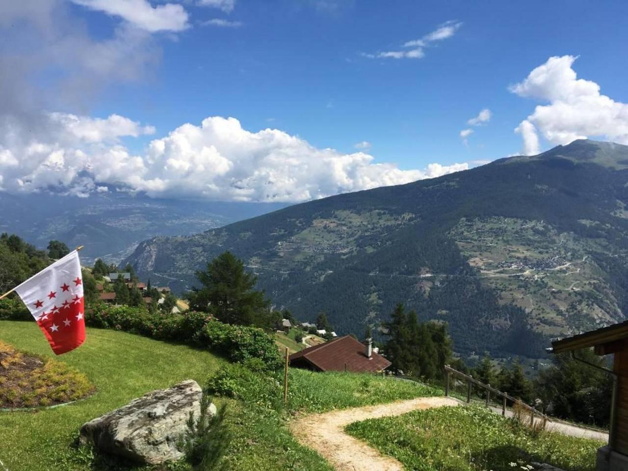 Licht chalet met terras in Randogne, Zwitserland voor 10 personen foto 25
