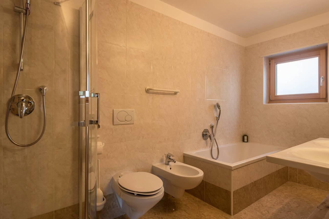 Appartement 'Cesa Sassela' met Bergzicht, Sauna, Zwembad, Tuin in Ortisei, Dolomiti Superski, Italië voor 4 personen foto 19