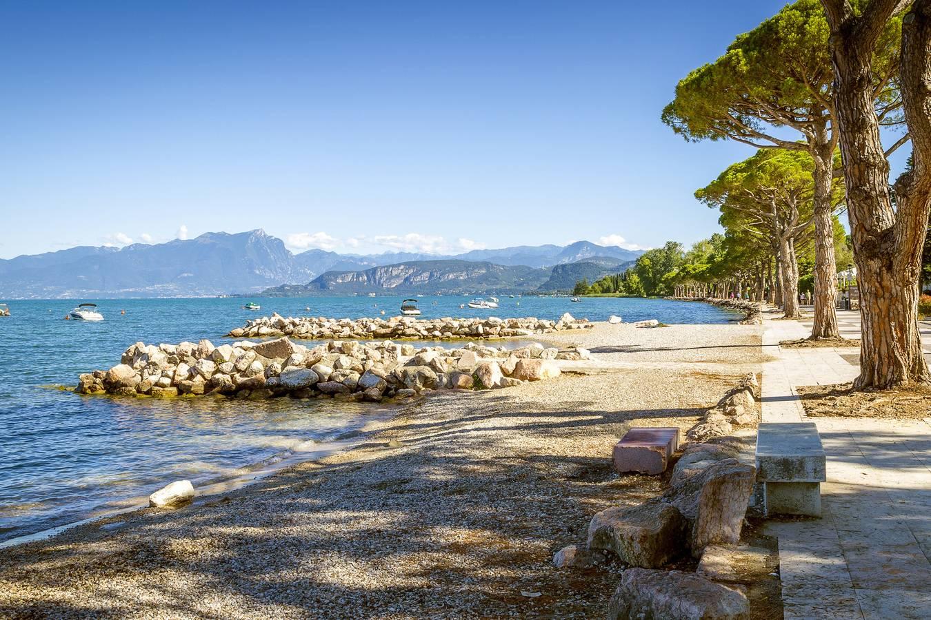 Vakantiewoning met balkon en airconditioning in Lazise, Garda Bergen, Italië voor 6 personen foto 24