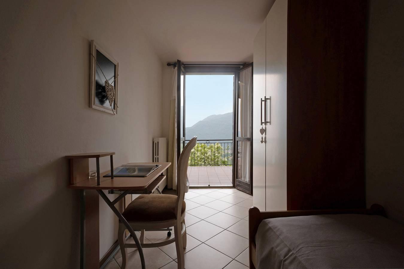 Appartement "Stella del Garda 2" met uitzicht op het meer in Tignale, Garda Bergen, Italië voor 4 personen foto 23