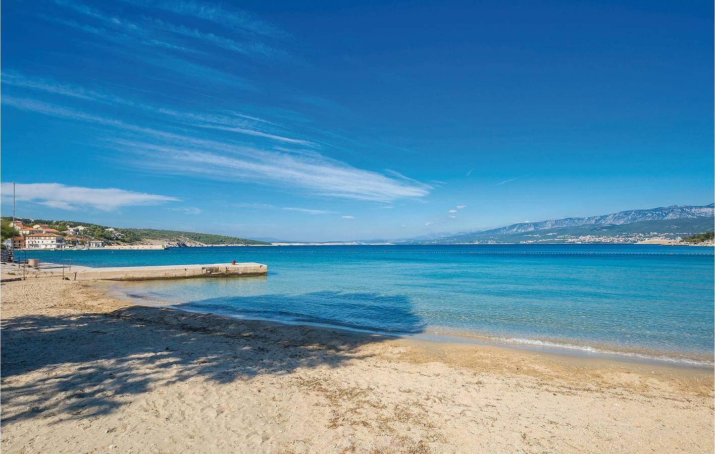 Gezellig appartement met 1 slaapkamer en terras, op een steenworp afstand in Vrbnik, Krk, Kroatië voor 5 personen foto 21