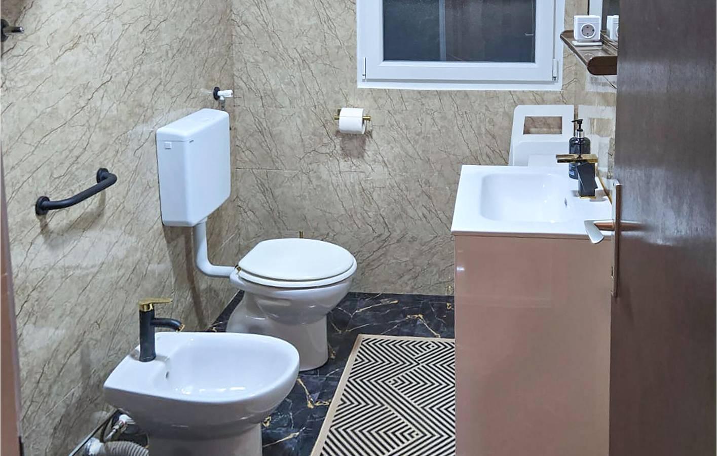 Appartement met terras, wifi en parkeerplaats en uitzicht op zee in Jadrija, Šibenik-Knin, Kroatië voor 4 personen foto 19