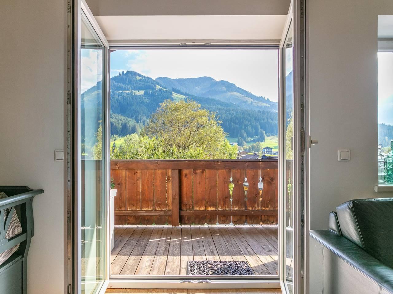 Moderne woning met zonnig balkon in dorpskern van Brixen in Brixen im Thale, Kaisergebirge, Oostenrijk voor 8 personen foto 24