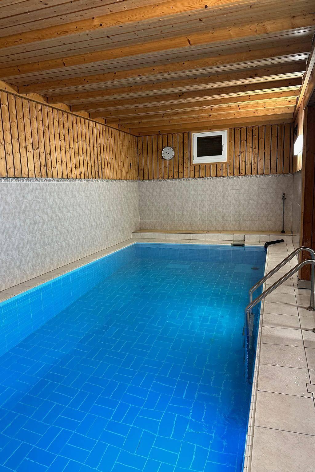 Vakantieappartement met binnenzwembad en zwembad in Disentis, Surselva, Zwitserland voor 4 personen foto 20
