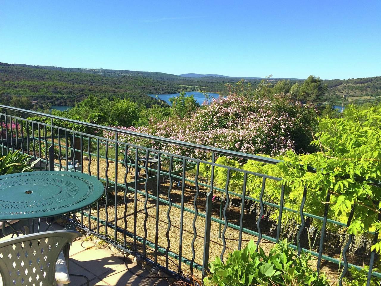Uitzicht op de Verdon: zwembad en terras in Montagnac-Montpezat, Gorges du Verdon, Frankrijk voor 6 personen foto 22