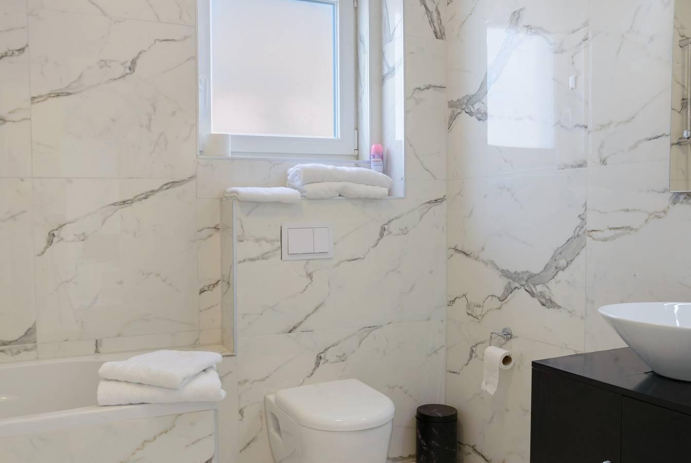 Luxe nieuwbouwvilla met tuin, terras, airconditioning en wifi in Oberasbach, Franken, Duitsland voor 10 personen foto 24