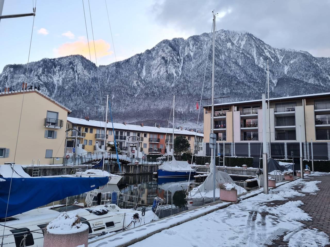 Vakantieappartement met binnenzwembad en zwembad in Les Evouettes, Port-Valais, Zwitserland voor 8 personen foto 19