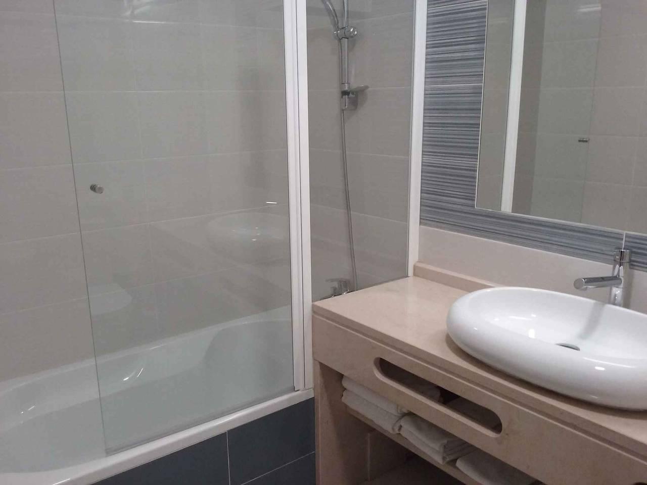 Vakantieappartement met balkon en zwembad in Alporchinhos, Porches, Portugal voor 8 personen foto 19