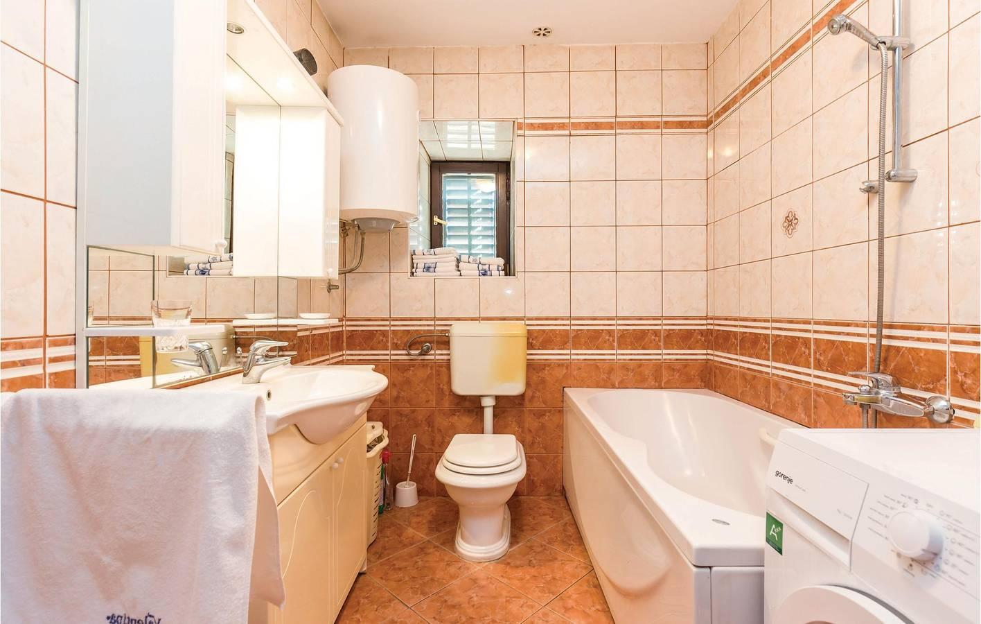 Gezellig appartement met 2 slaapkamers, terras, parkeerplaats in Bakar, Primorje-Gorski Kotar, Kroatië voor 5 personen foto 23