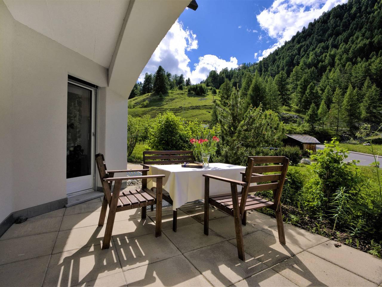 Chesa Flora 53 in St. Moritz 3 Bad, Sankt Moritz, Zwitserland voor 4 personen