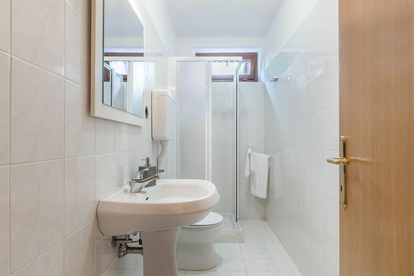 Appartement "Dorsino" met Uitzicht op de Bergen, Balkon in San Lorenzo in Banale, Dorsino, Italië voor 6 personen foto 24