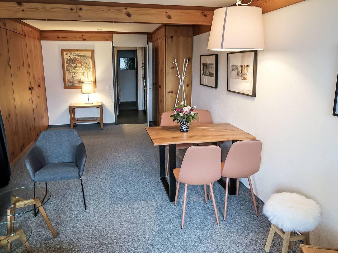 Vakantieappartement met binnenzwembad en zwembad in Disentis, Surselva, Zwitserland voor 4 personen foto 4