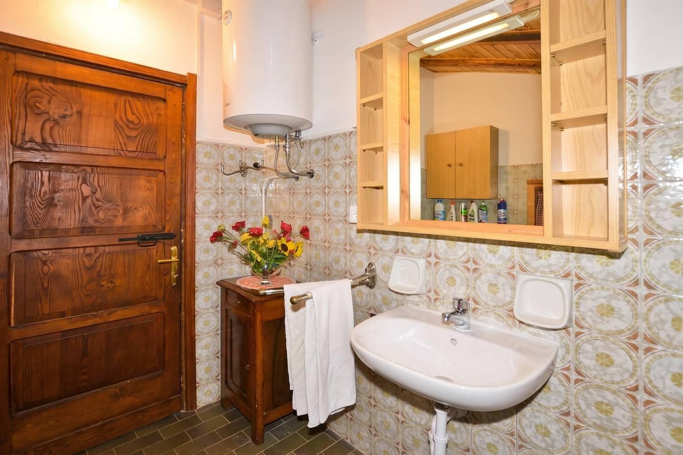 Casa Busso in Gemeente Esino Lario, Westelijke Bergamo-Alpen, Italië voor 6 personen foto 24