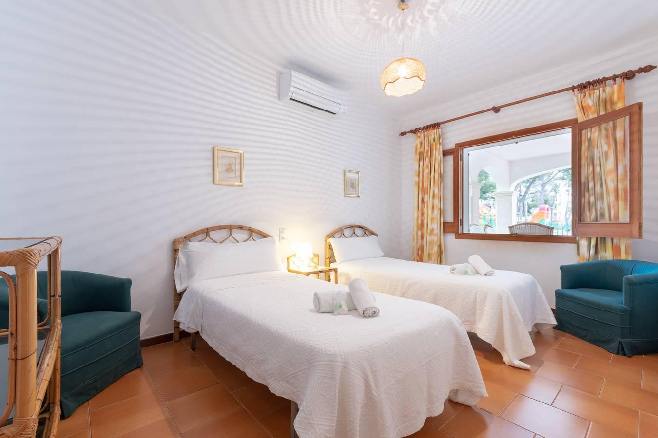 Villa met terras in Playa de Muro, Muro, Spanje voor 6 personen foto 20