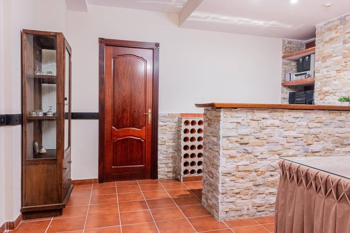 Villa 'Candeleria Sol y Piscina' met privézwembad, draadloos in Bormujos, Sevilla Provincie, Spanje voor 8 personen foto 24