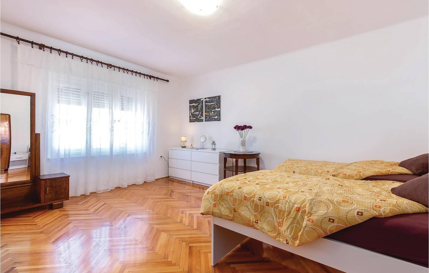 Modern appartement met terras, wifi en parkeergelegenheid in Primorje-Gorski Kotar, Kroatië voor 6 personen foto 24