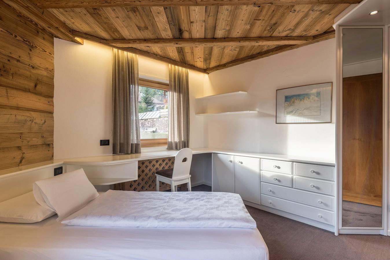 Appartement 'Cesa Sassela Tirol' met Bergzicht, Sauna, Zwembad in Ortisei, Dolomiti Superski, Italië voor 5 personen foto 20