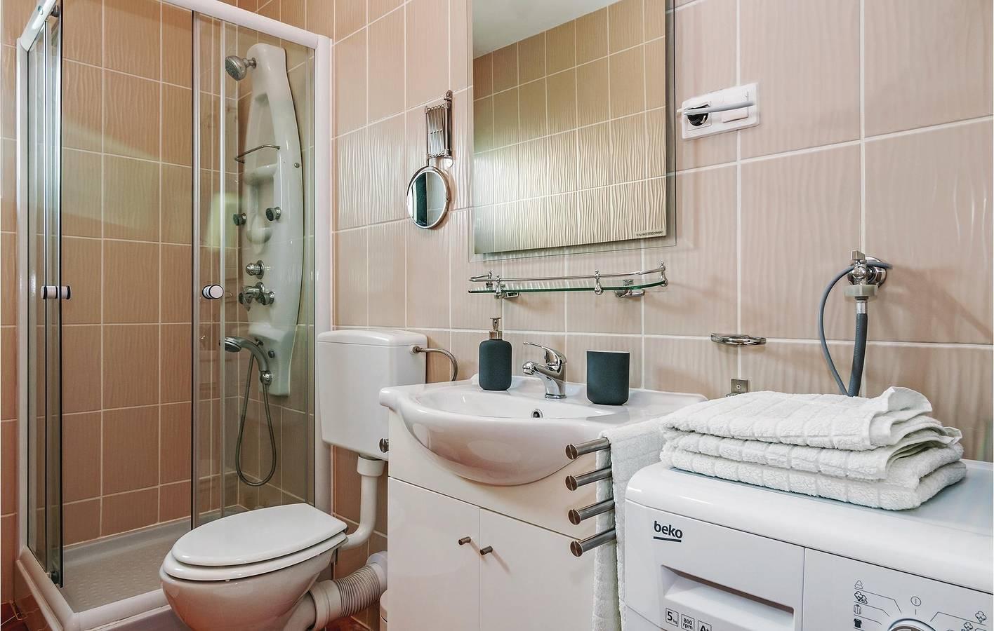 Gezellig appartement met 1 slaapkamer en zwembad, op 100 meter van de kust in Privlaka, Zadar, Kroatië voor 7 personen foto 24