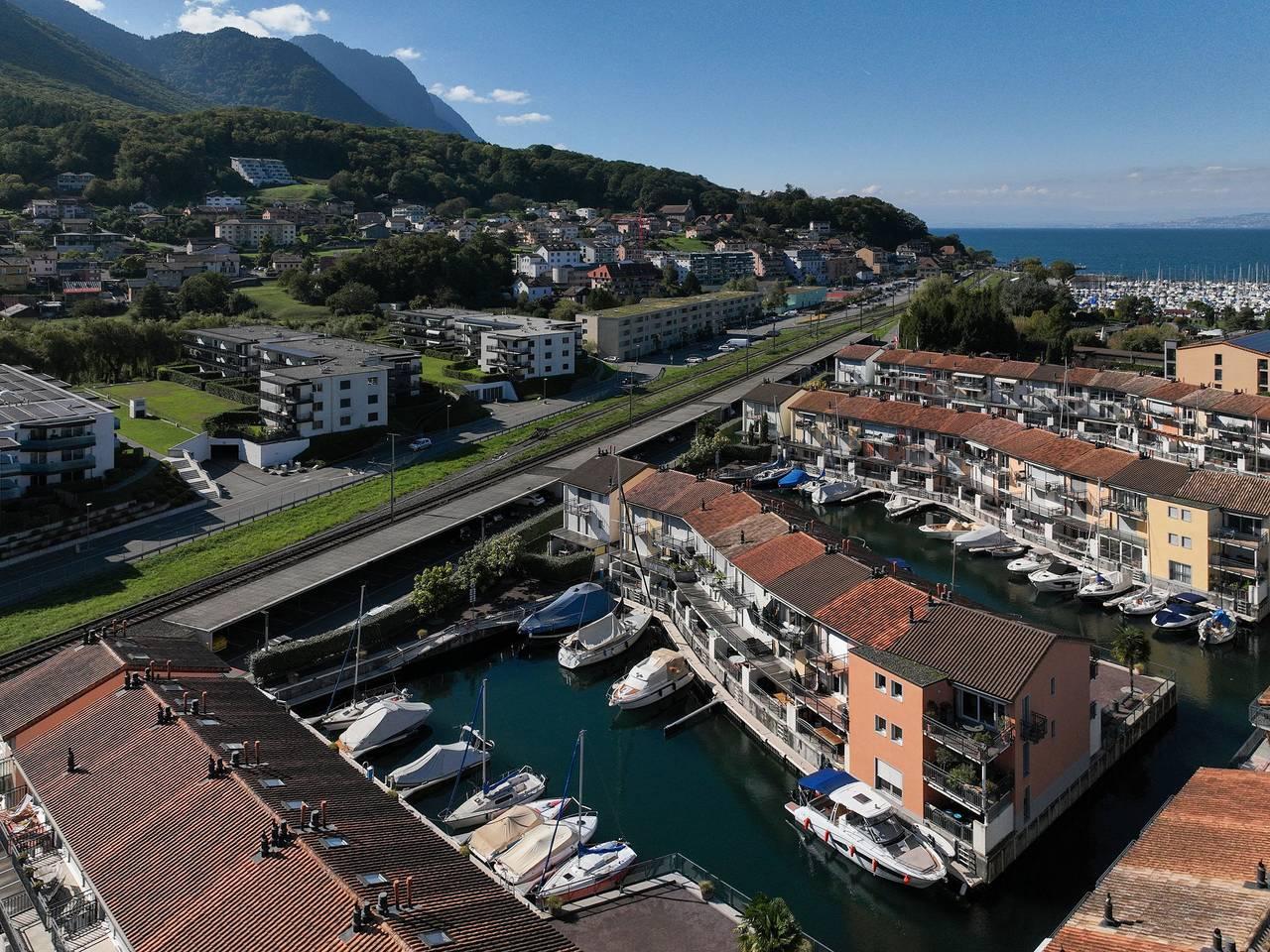Vakantieappartement met binnenzwembad en zwembad in Les Evouettes, Port-Valais, Zwitserland voor 8 personen foto 22