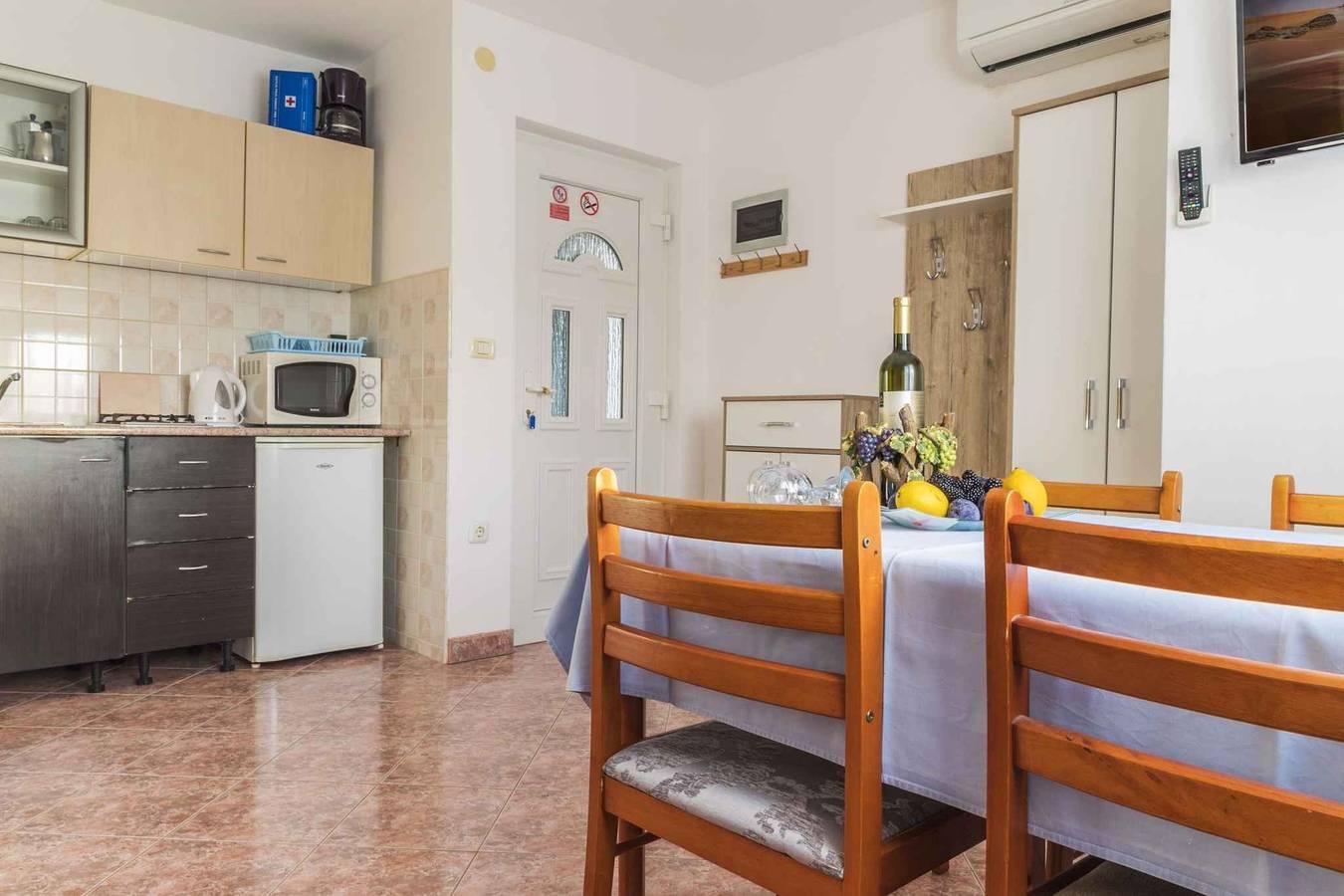 Vakantiehuis met grote tuin en airconditioning in Pula, Kroatië voor 3 personen foto 24