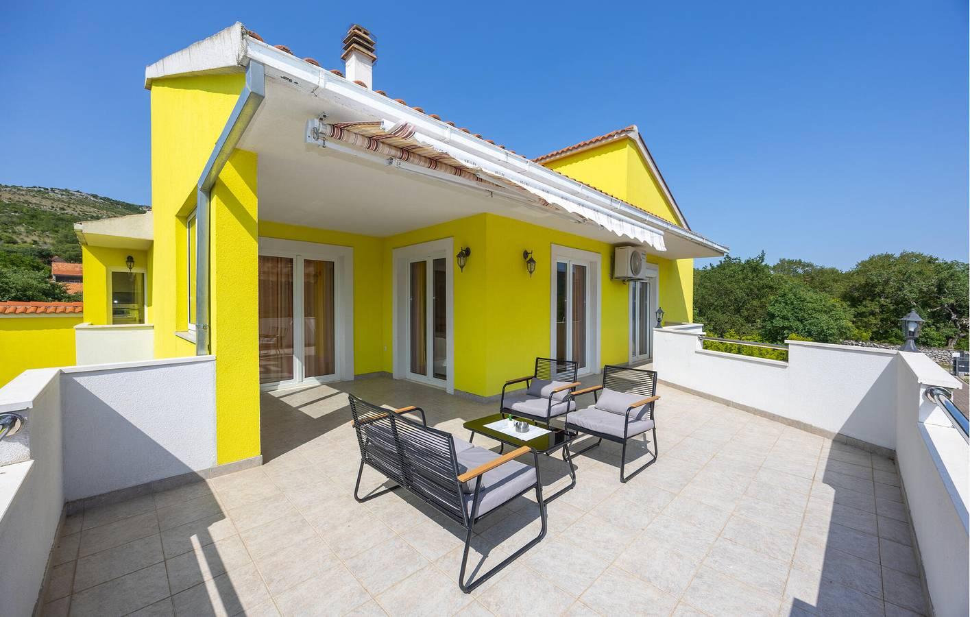 Gezellig appartement met 1 slaapkamer en zwembad, vlak in Primorski Dolac, Split-Dalmatië, Kroatië voor 12 personen foto 23
