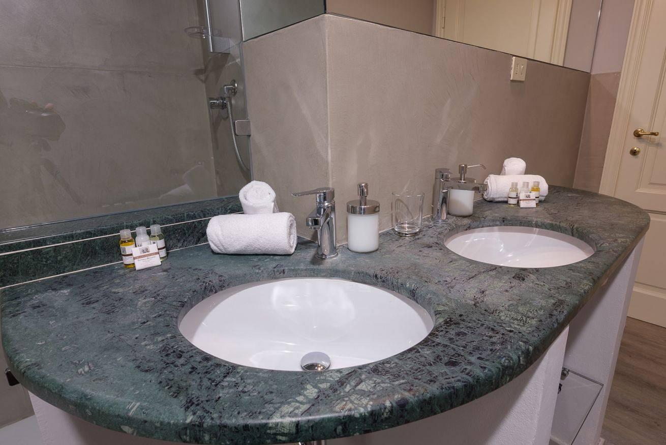 Beautiful Flat In Oltrarno in Florence city center, Florence, Italië voor 8 personen foto 19