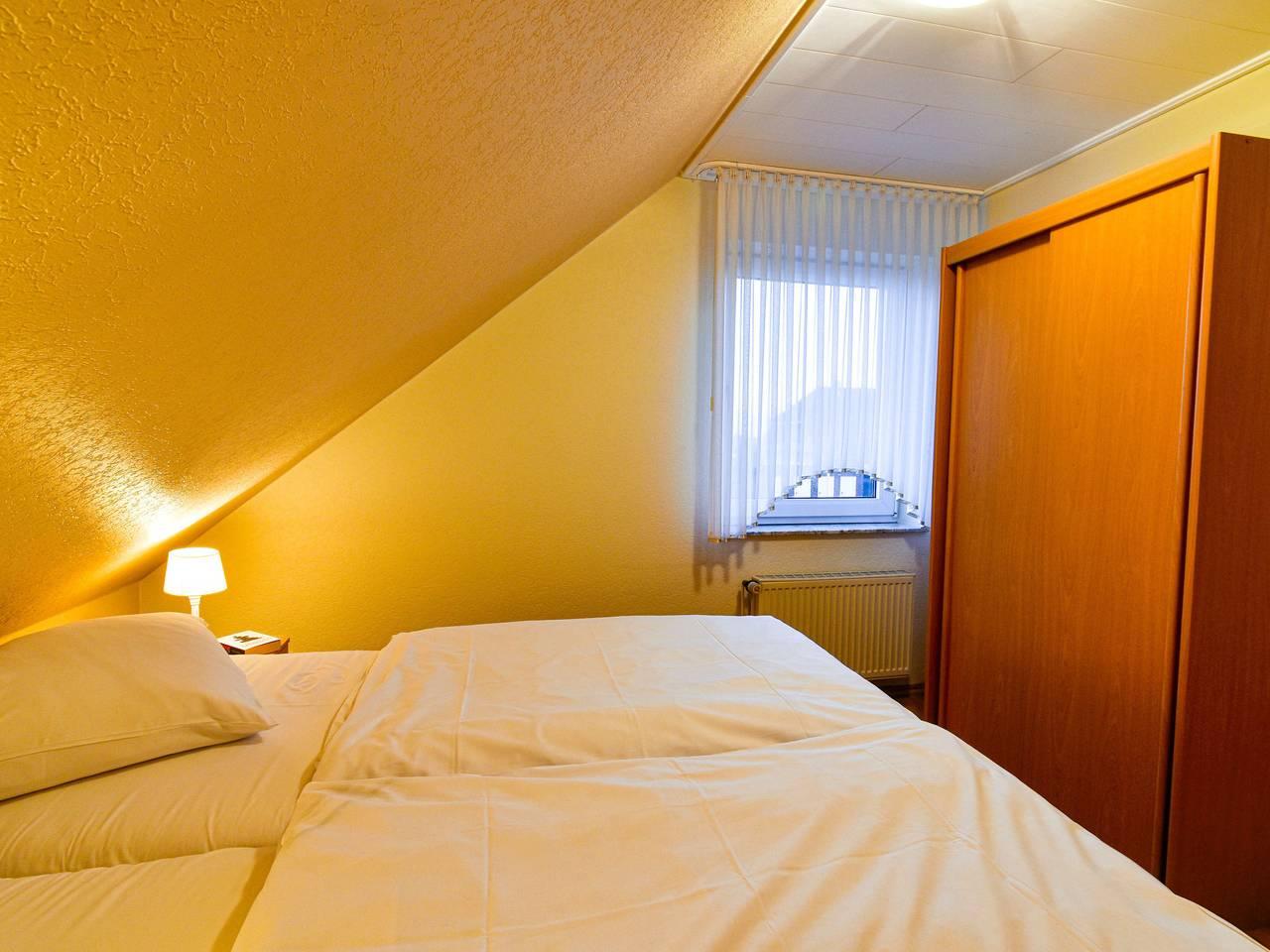 Tjalkstrasse met 1 slaapkamer en binnenzwembad in Norddeich, Duitsland voor 2 personen foto 6