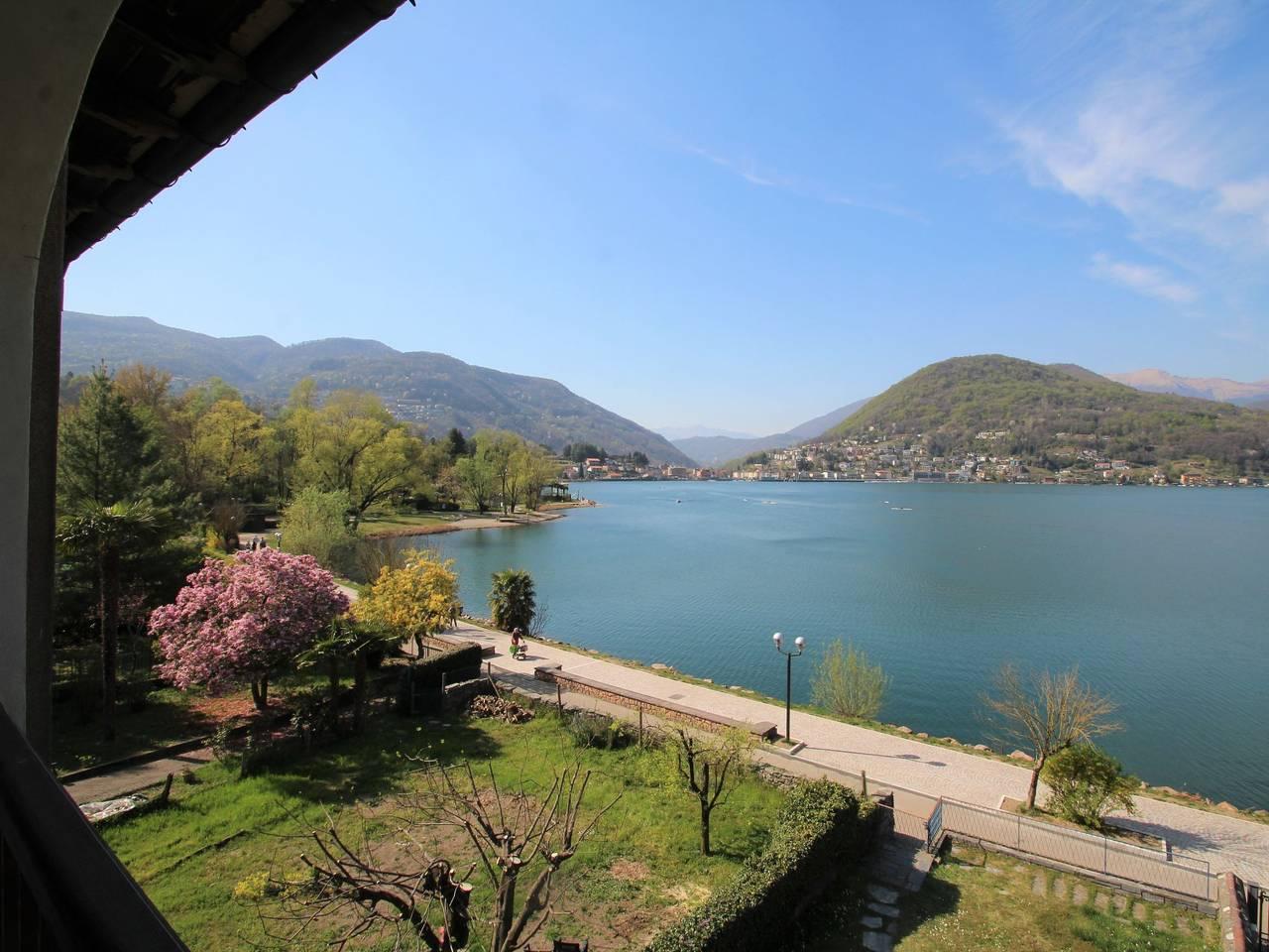Lungolago in Lavena Ponte Tresa, Luganomeer (Lombardije), Italië voor 5 personen foto 21