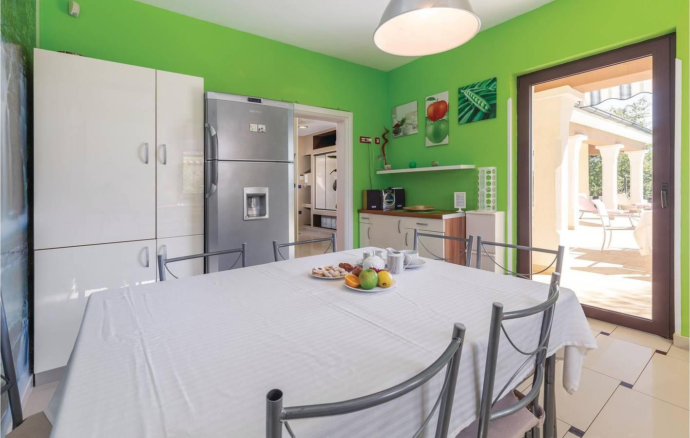 Ruim appartement met 2 slaapkamers, zwembad en terras, vlak in Vodnjan, Grad Vodnjan, Kroatië voor 10 personen foto 24