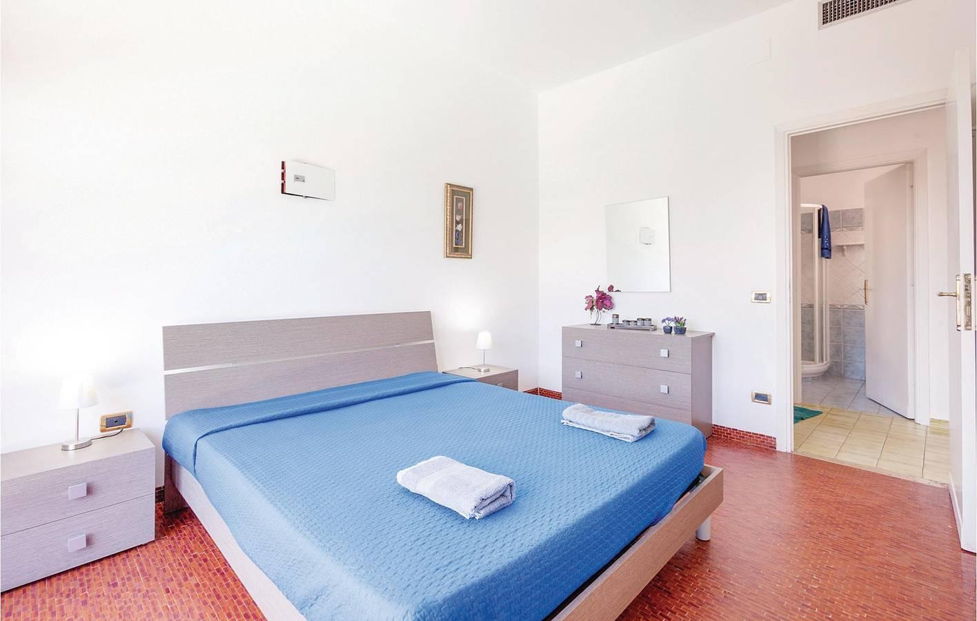 Appartement met uitzicht op zee, zwembad, parkeerplaats en terras in Terracina, Agro Pontino, Italië voor 15 personen foto 20