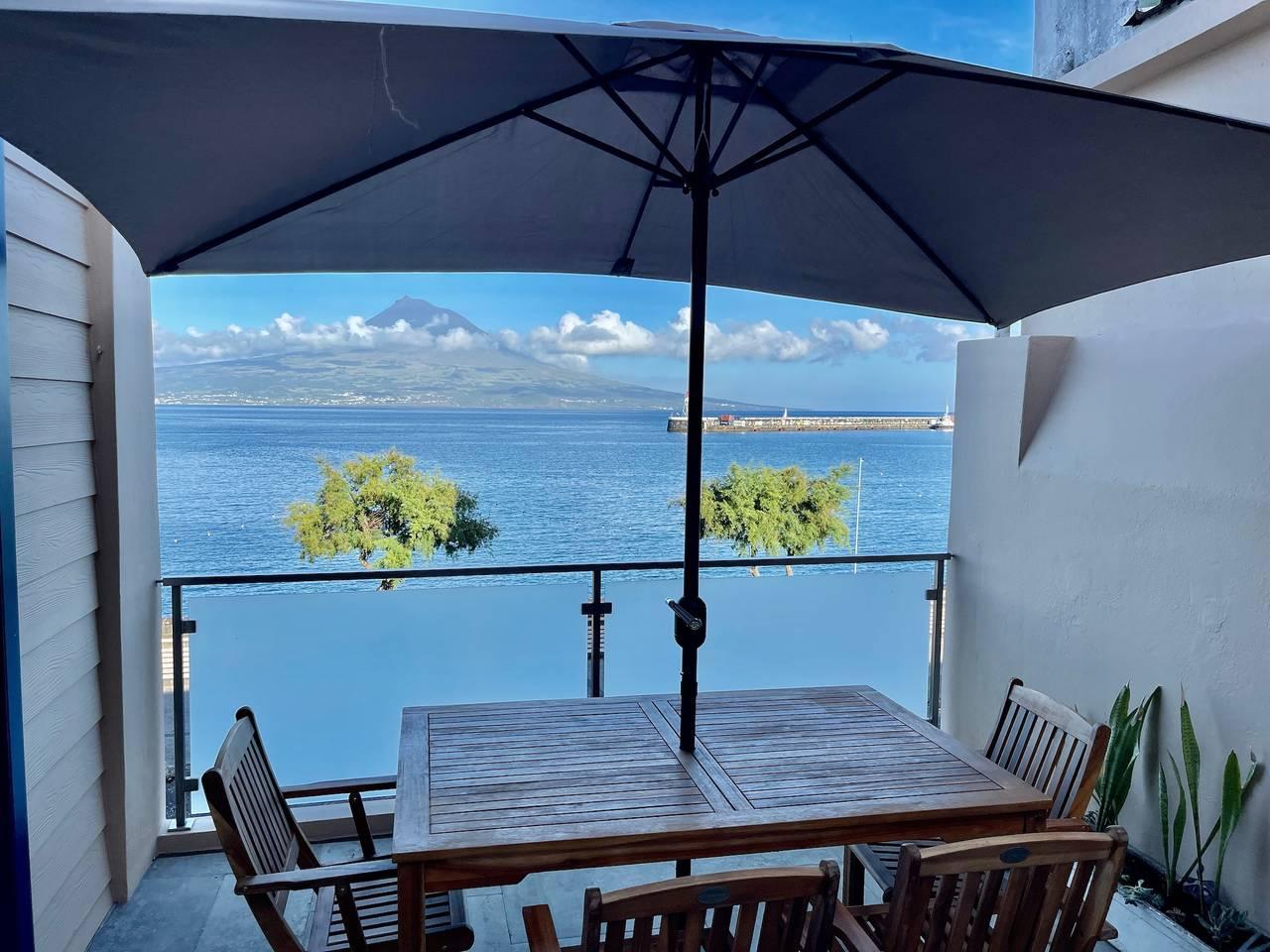 Appartement 'Ladomar Matriz' met zeezicht, privéterras en wifi in Horta, Faial, Portugal voor 7 personen foto 21