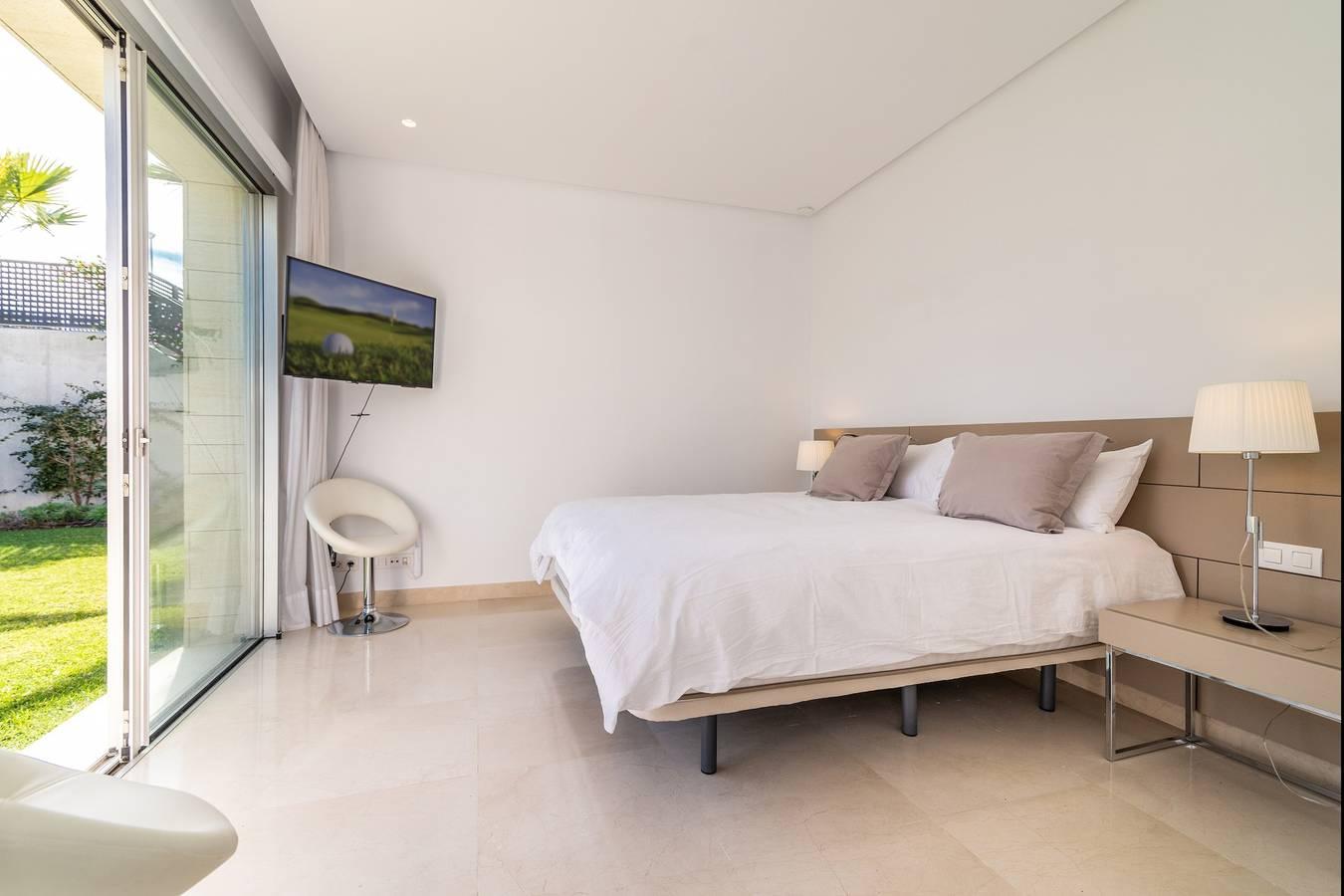 Vakantiehuis met privézwembad en jacuzzi in Marbella, Spanje voor 8 personen foto 24