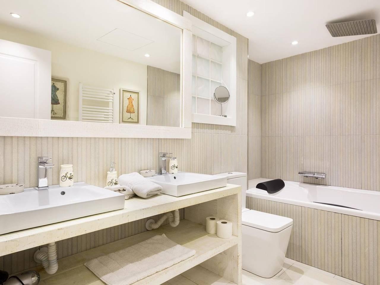 Vakantieappartement met balkon/terras in Sitges, Garraf, Spanje voor 11 personen foto 24