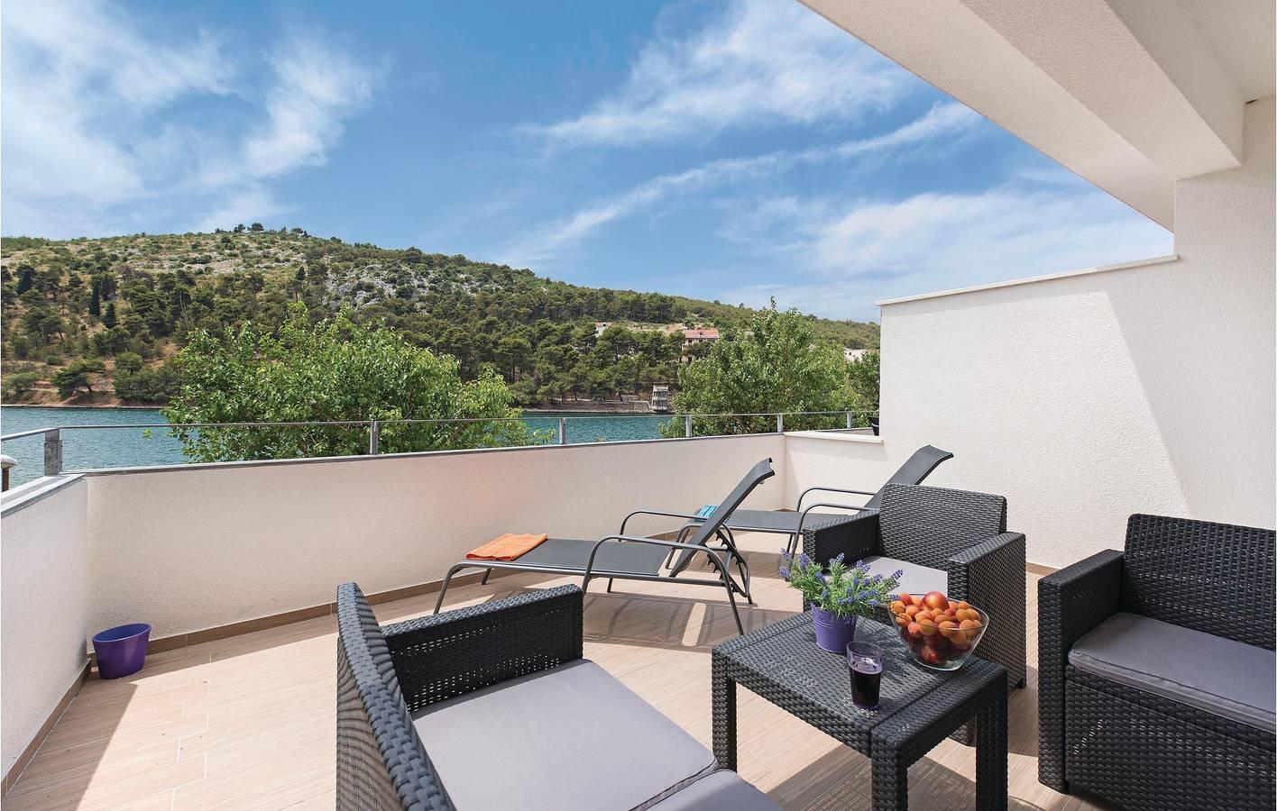 Charmant appartement met 2 slaapkamers, zwembad en terras vlak in Raslina, Šibenik-Knin, Kroatië voor 12 personen foto 20