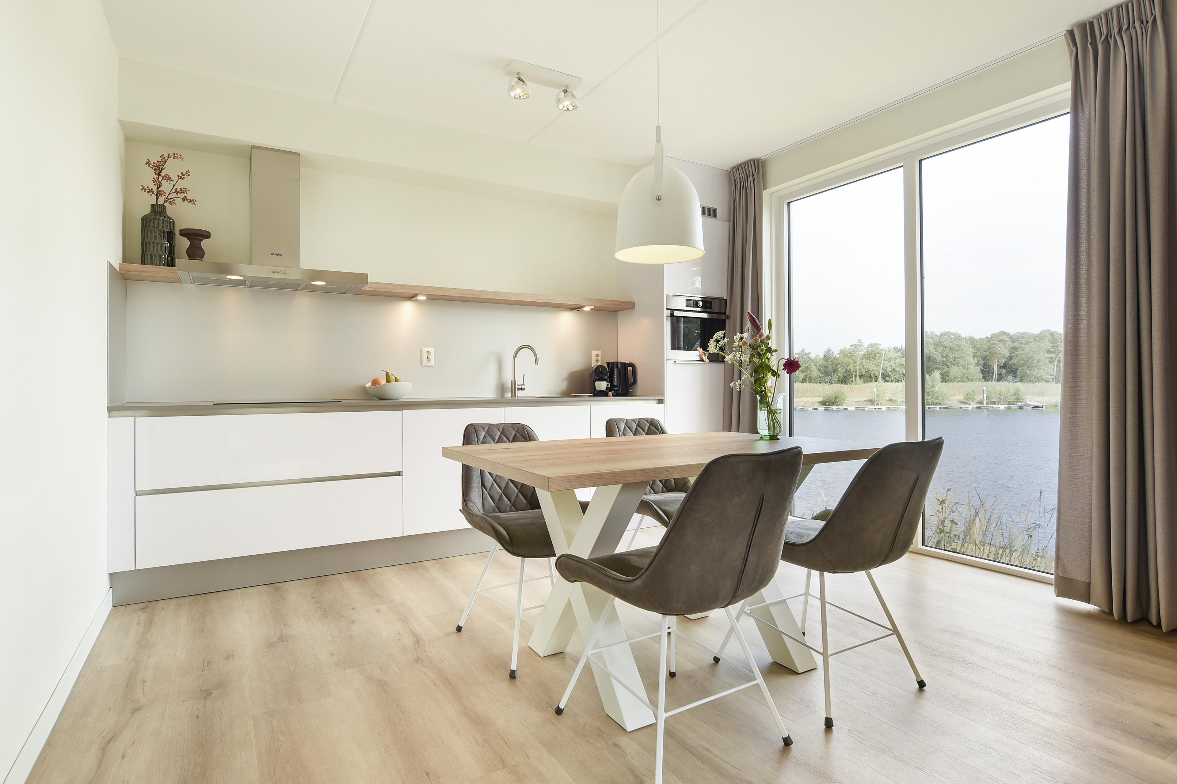 4-persoons waterwoning foto 5